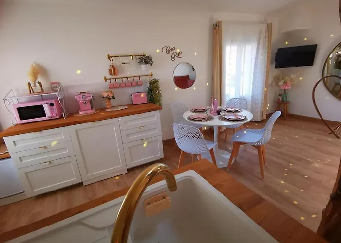 Casa Rosa, Un Petit Cocon Catalan Feriehus Ortaffa