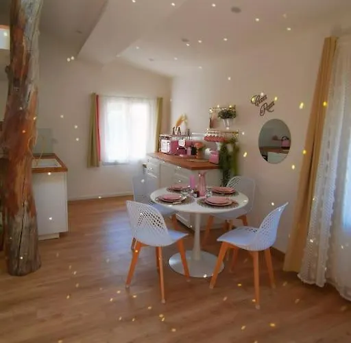 Feriehus Casa Rosa, Un Petit Cocon Catalan *